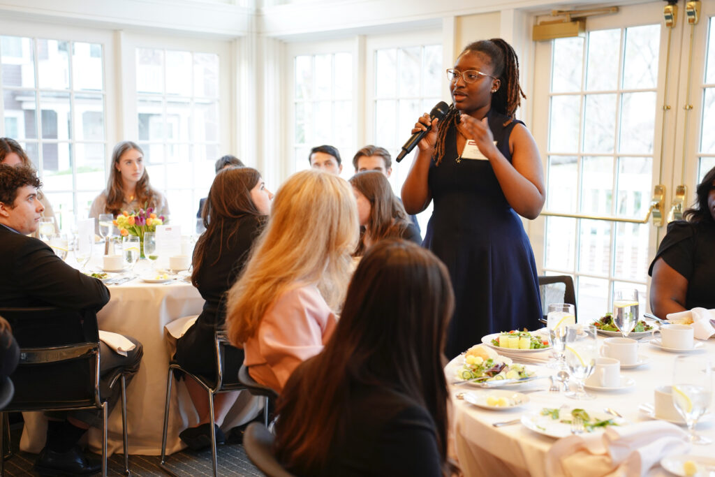 Frage engages with students from various campuses during the Christopher J. Georges Conference on College Journalism. Photo: Jodi Hilton/Nieman Foundation