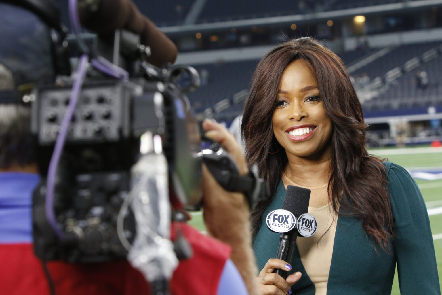 First Lady of Football SJGC Alumna Pam Oliver Inducted Into Sports